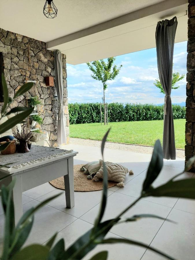 Vineyard Cottage Lan Na Hribu Semic Ngoại thất bức ảnh