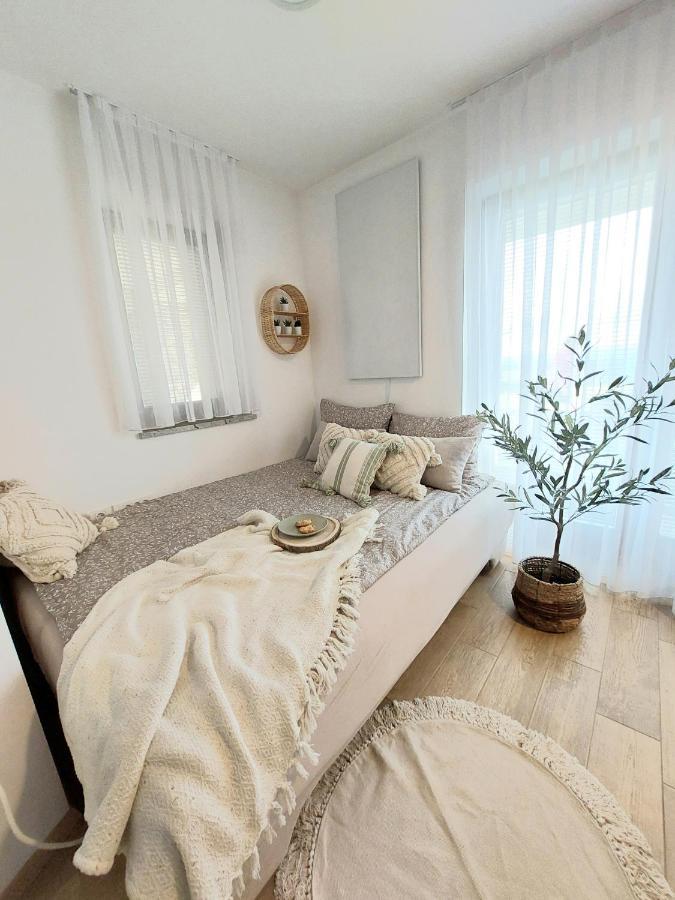 Vineyard Cottage Lan Na Hribu Semic Ngoại thất bức ảnh